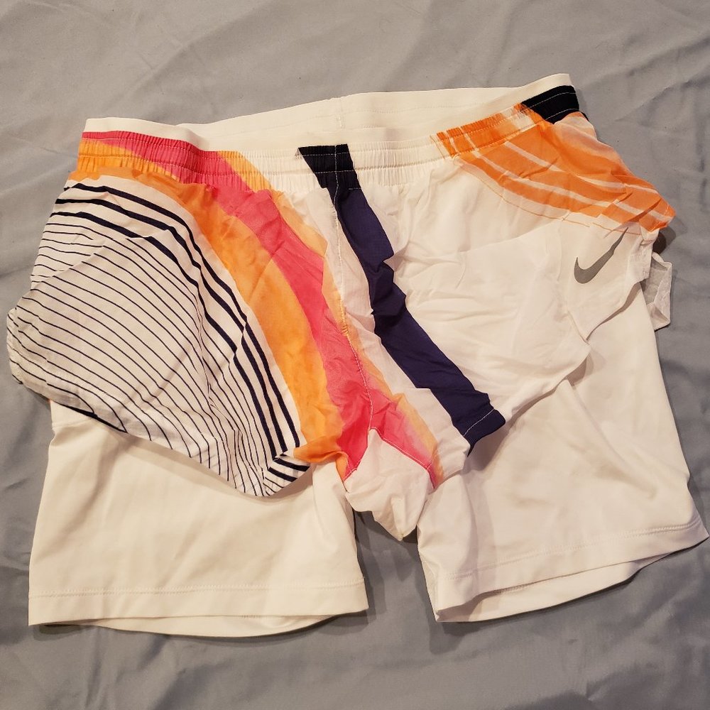 Nike dri fit running shorts size M NWOT pockets